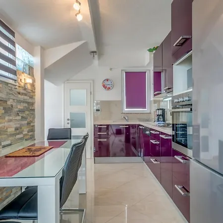 House Marin With 2 10 M From Sea * Trogir