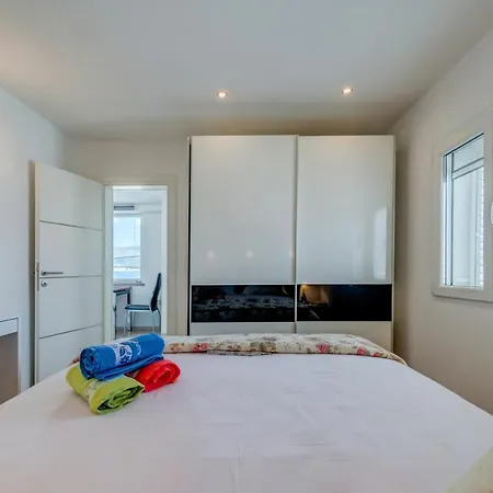 House Marin With 2 10 M From Sea Apartment