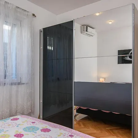 Apartment House Marin With 2 10 M From Sea Trogir