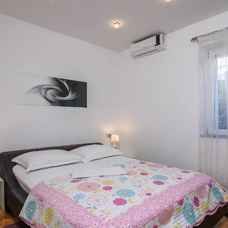 House Marin With 2 10 M From Sea *