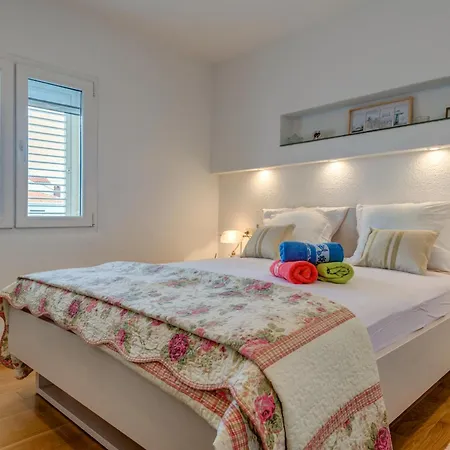House Marin With 2 10 M From Sea Trogir