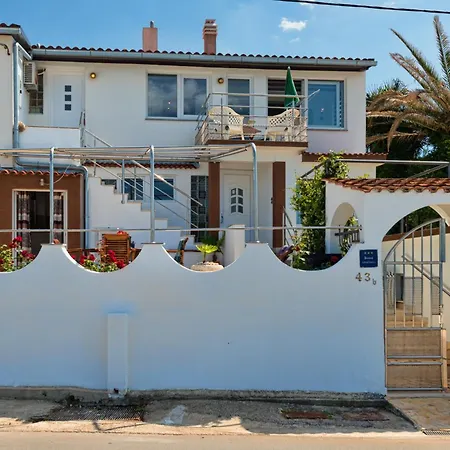 House Marin With 2 10 M From Sea * Trogir