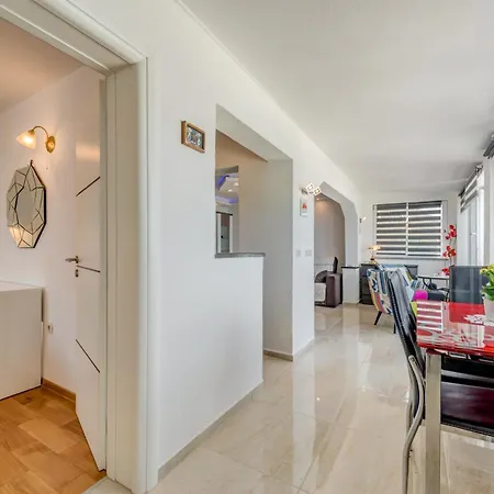 House Marin With 2 10 M From Sea *