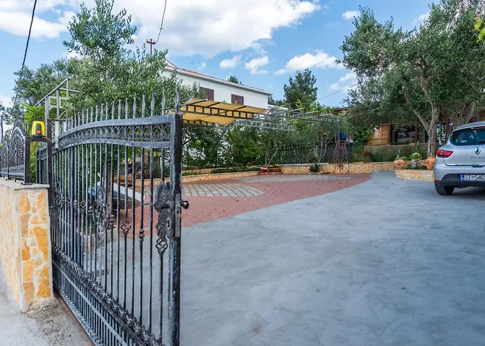 Marin,seaview,terrace With Massage Hot Tube,grill Place,parking تروغير