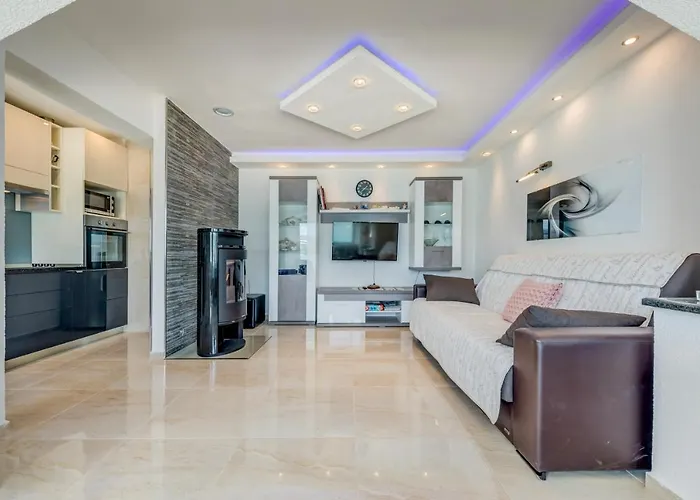 Marin,seaview,terrace With Massage Hot Tube,grill Place,parking تروغير