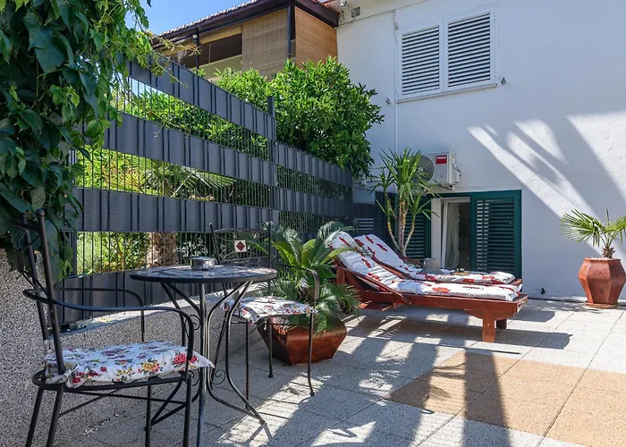 Marin,seaview,terrace With Massage Hot Tube,grill Place,parking Apartment
