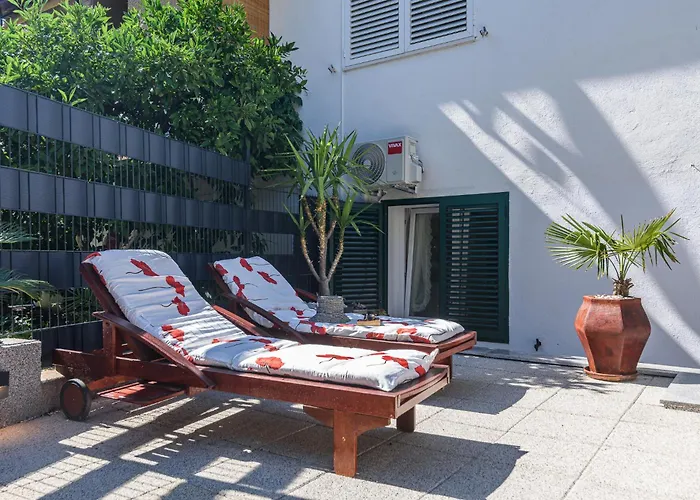 Marin,seaview,terrace With Massage Hot Tube,grill Place,parking Apartment