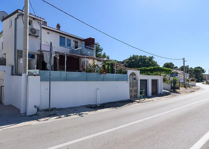 Marin,seaview,terrace With Massage Hot Tube,grill Place,parking شقة